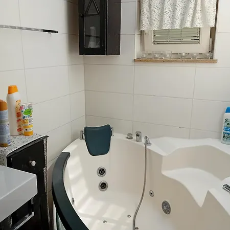 Privatunterkunft Rose 40m2 And Terrace In Greeny Area