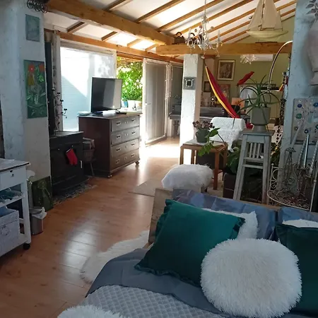 Privatunterkunft Rose 40m2 And Terrace In Greeny Area *