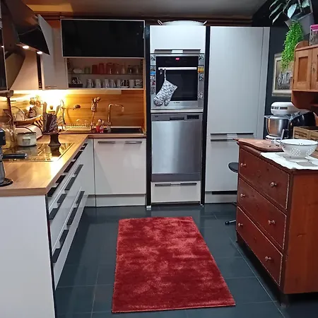 Rose 40m2 And Terrace In Greeny Area Privatunterkunft *